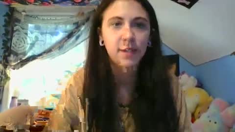 Snapshot of lilfallingangel chatting on October 2025 05:10:02 PM kay angel online show from October 2025 05:10:02 PM