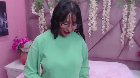 Snapshot of lili_candies chatting on September 2025 01:27:01 PM LILI CANDIES online show from September 2025 01:27:01 PM