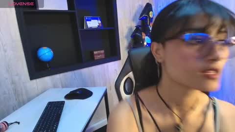 lili_clan online show from October 2025 03:12:01 PM