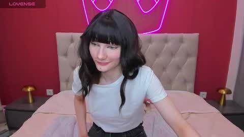 Lilli  follow me kiss online show from February 2025 12:20:01 PM