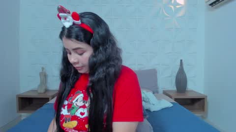 Snapshot of lili_mccormick chatting on December 2024 07:28:01 AM SALOME online show from December 2024 07:28:01 AM