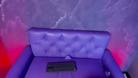 Lili  online show from September 2025 07:19:02 PM