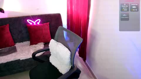 Snapshot of lili_thomson chatting on February 2025 08:47:01 PM Nataly online show from February 2025 08:47:01 PM