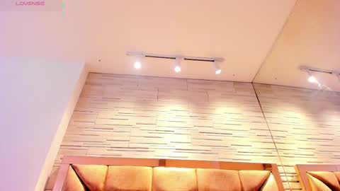 LILIAN  online show from November 2025 07:45:02 PM