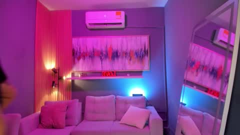 holis soy lily chang no olvides el pulgar arriba es muy importante para mi 3 independent model online show from March 2026 08:04:01 PM