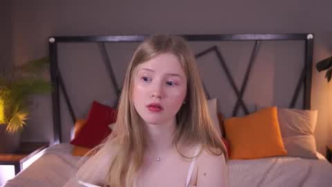 Lilian online show from November 2025 02:10:01 PM