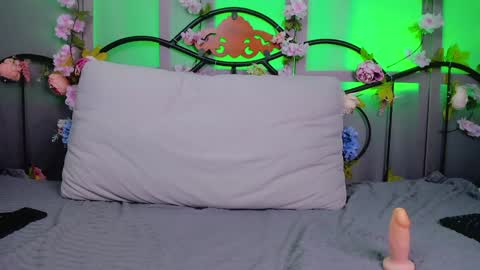 hi guys Im new here Im 18 years oldIve never had sex online show from February 2025 02:02:01 PM