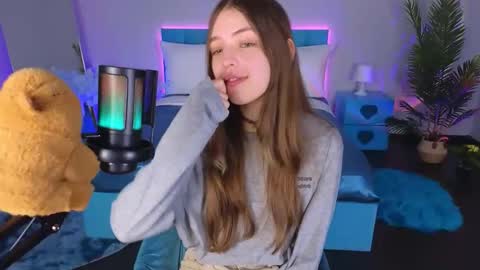 Lili Bakery online show from October 2025 03:49:02 AM