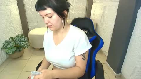 lilibeth_r online show from October 2025 12:50:01 PM