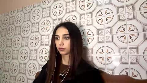 Lina online show from November 2025 10:09:01 PM