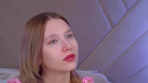 LiliLinn online show from December 2025 05:01:01 AM