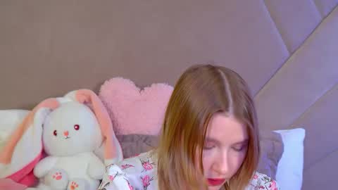 LiliLinn online show from December 2025 06:18:01 AM