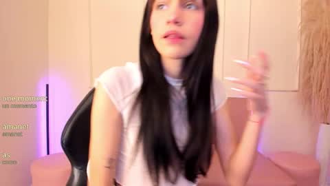 Snapshot of lilily_lv chatting on November 2025 12:15:02 PM Lilly online show from November 2025 12:15:02 PM