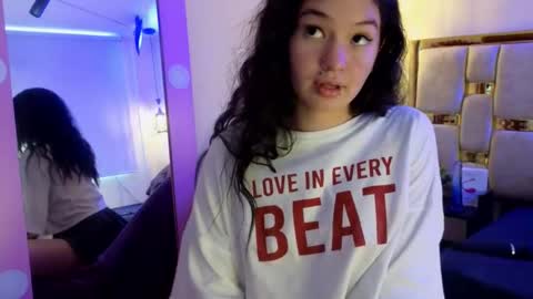 lilimini online show from March 2026 08:35:02 PM