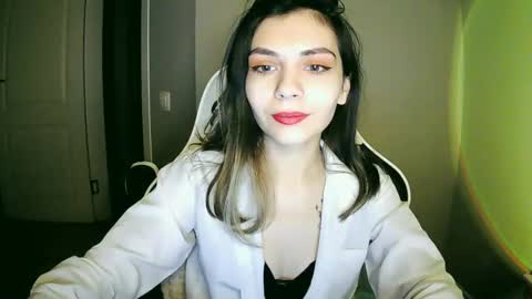lilirose online show from December 2024 01:28:02 PM