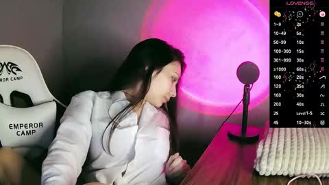 lilirose online show from October 2025 05:42:01 PM