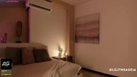 lilith_sage_ online show from January 2026 11:58:01 AM