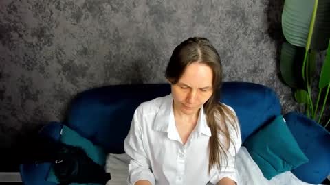 lillian_white1 online show from February 2025 01:32:01 PM