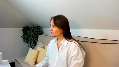 lillian_white1 online show from February 2025 09:00:02 AM