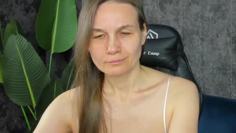 lillian_white1 online show from April 2026 01:03:01 AM