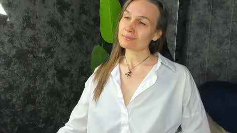 lillian_white1 online show from April 2026 01:08:01 AM
