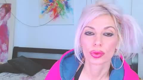 Snapshot of lillianasara chatting on February 2025 02:37:02 AM Lara online show from February 2025 02:37:02 AM