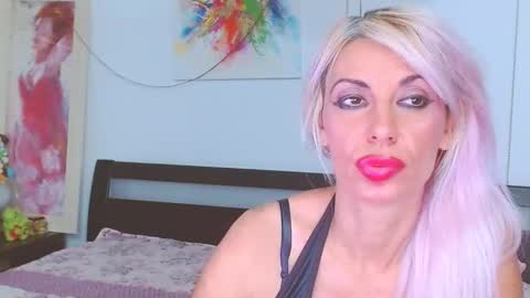 Snapshot of lillianasara chatting on September 2025 02:44:02 AM Lara online show from September 2025 02:44:02 AM