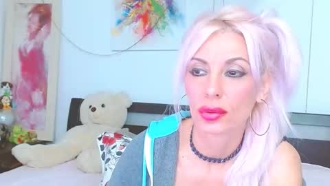 Snapshot of lillianasara chatting on September 2025 08:14:01 PM Lara online show from September 2025 08:14:01 PM