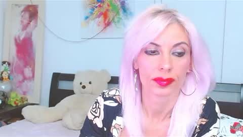 Snapshot of lillianasara chatting on October 2025 04:18:02 PM Lara online show from October 2025 04:18:02 PM