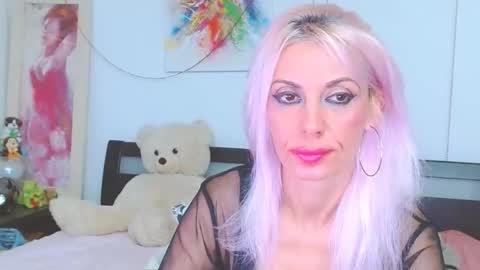 Snapshot of lillianasara chatting on October 2025 09:37:01 PM Lara online show from October 2025 09:37:01 PM