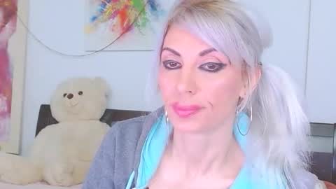 Lara online show from March 2026 09:41:01 PM