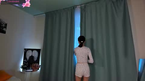 Snapshot of lillianperrys chatting on February 2026 01:54:01 PM Lily online show from February 2026 01:54:01 PM