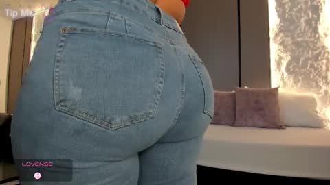 L I L L Y online show from December 2025 12:36:01 PM