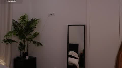 Lilly Colins online show from January 2025 09:19:02 PM