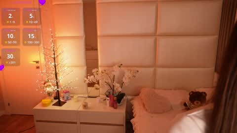 Lilly Colins online show from February 2026 07:23:01 PM