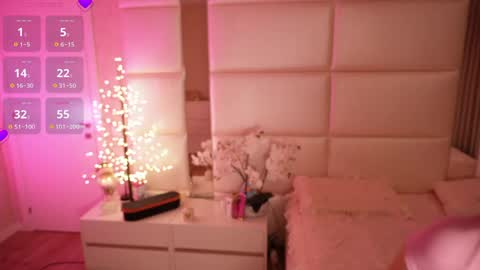 Lilly Colins online show from April 2026 07:45:01 PM