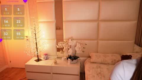 Lilly Colins online show from April 2026 07:59:01 PM