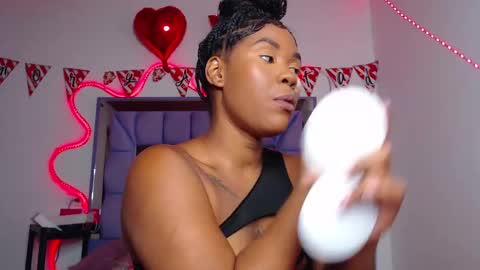 Queen Qos.  online show from September 2025 09:49:02 PM