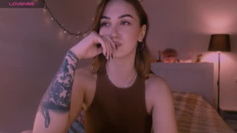 Snapshot of lillyfarey chatting on October 2025 05:45:01 PM LillyFarey online show from October 2025 05:45:01 PM