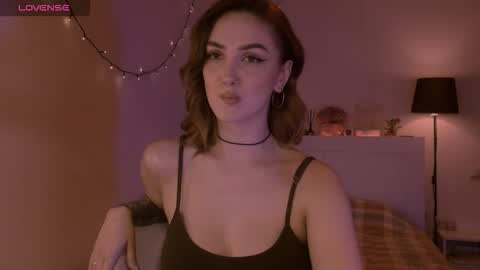 Snapshot of lillyfarey chatting on October 2025 06:21:01 PM LillyFarey online show from October 2025 06:21:01 PM