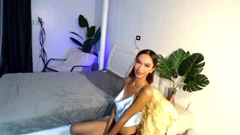 lillyholland online show from February 2025 04:01:02 AM