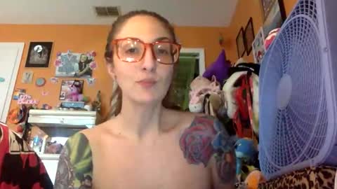 hi guys im back on here 3 online show from November 2025 08:09:01 PM