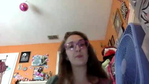 Snapshot of lillylushabae chatting on April 2026 08:59:02 PM hi guys im back on here 3 online show from April 2026 08:59:02 PM