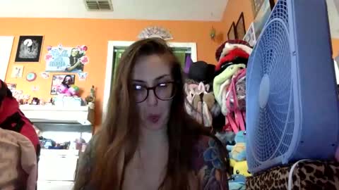 Snapshot of lillylushabae chatting on May 2026 05:43:01 PM hi guys im back on here 3 online show from May 2026 05:43:01 PM