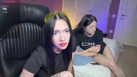 Kris Lilo online show from November 2025 03:03:02 PM