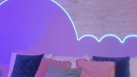 Lilou online show from October 2025 01:01:01 PM