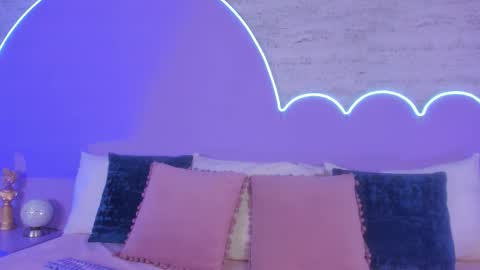 Lilou online show from November 2025 12:16:02 PM