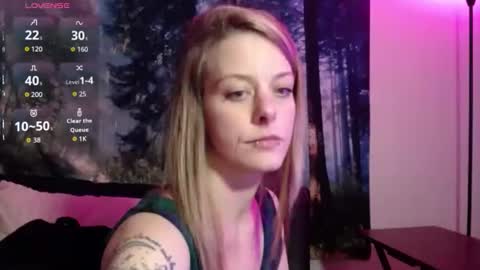 Snapshot of lilsirenluna chatting on May 2026 04:07:01 AM Luna online show from May 2026 04:07:01 AM