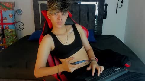 Lily and Lina online show from December 2025 11:59:02 AM