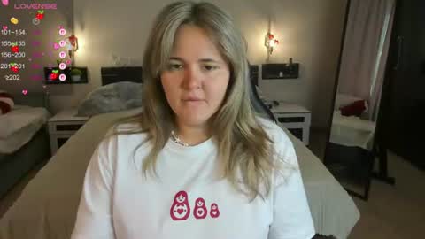 Snapshot of lily_bel chatting on July 2026 01:22:01 AM Lily online show from July 2026 01:22:01 AM